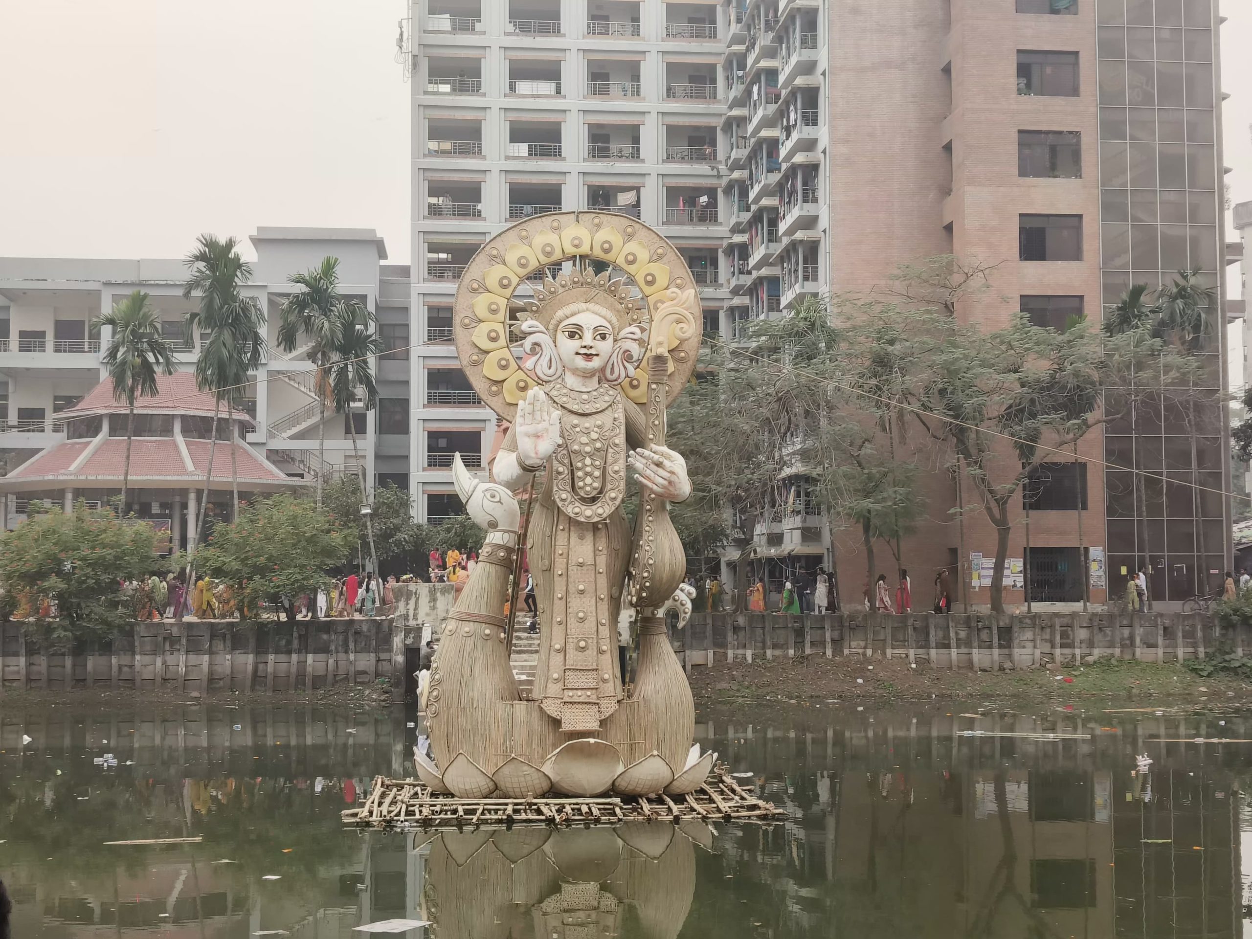 बांग्लादेश में हिंदुओं के त्यौहार सरस्वती पूजा को धूम-धाम से मनाया गया