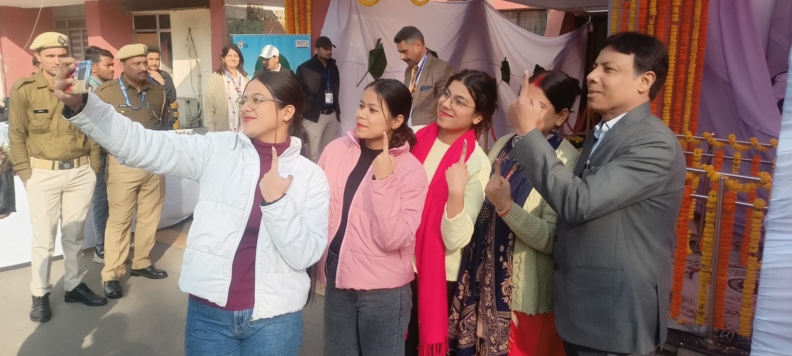 दिल्‍ली विधानसभा चुनावः सुबह 11 बजे तक लगभग 20 प्रतिशत मतदान की ख़बर