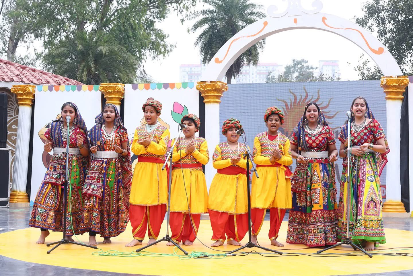 38वें सूरजकुंड अंतर्राष्ट्रीय शिल्प मेले में आज देशभर से बड़ी संख्या में लोग पहुंचें