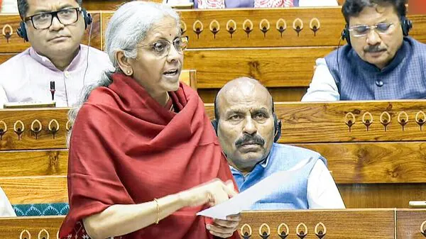 वित्‍तमंत्री निर्मला सीतारामन ने लोकसभा में नया आयकर विधेयक-2025 पेश किया
