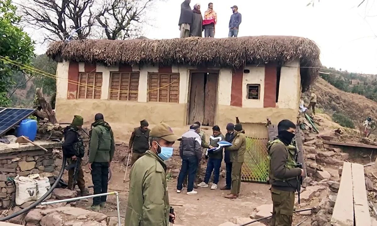 जम्मू-कश्मीरः कोटरंका उप-मंडल के बुद्धल गांव के लोगों को उनके घर वापस भेजा जा रहा है
