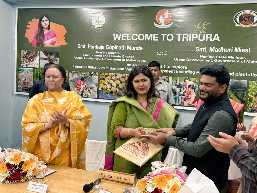 महाराष्ट्र की पर्यावरण और जलवायु परिवर्तन मंत्री पंकजा मुंडे दो दिवसीय यात्रा पर अगरतला पहुंची