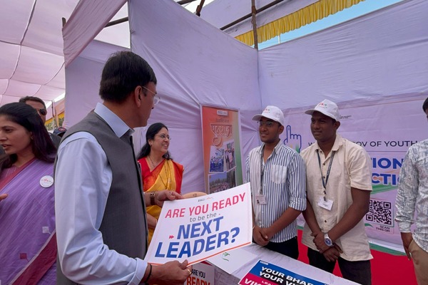 Sports Minister takes part in padyatra on birth anniversary of Chhatrapati Shivaji Maharaj
