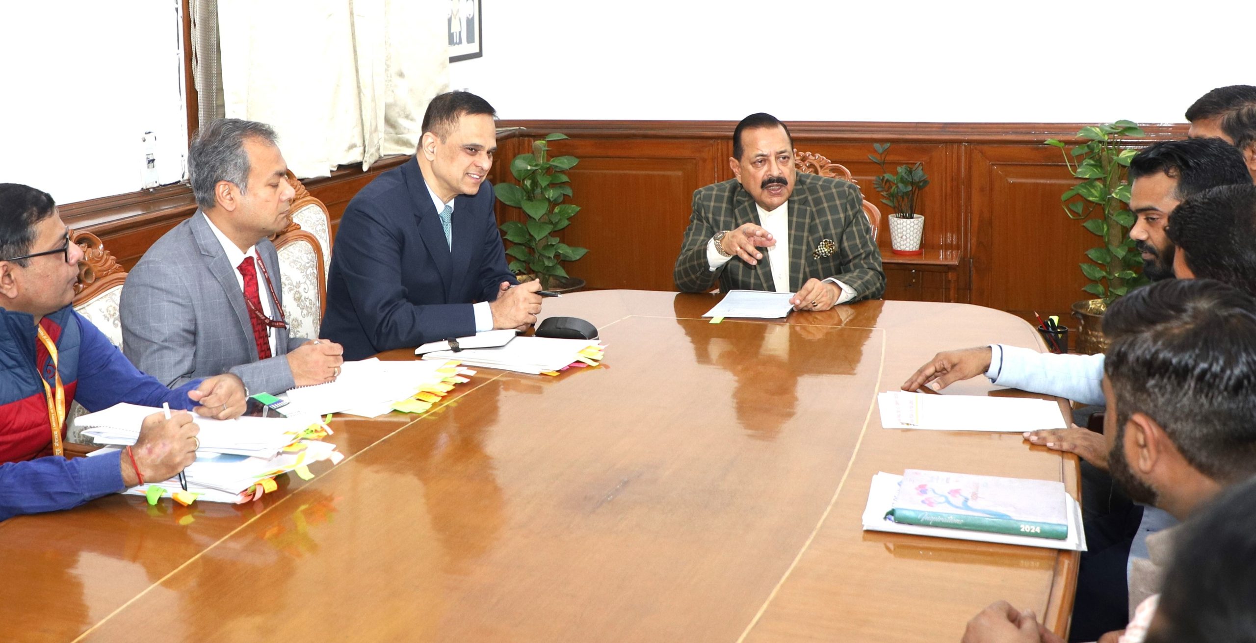 अखिल भारतीय राष्ट्रीय सार्वजनिक क्षेत्र कर्मचारी महासंघ के प्रतिनिधिमंडल ने नई दिल्ली में केंद्रीय मंत्री जितेन्‍द्र सिंह के साथ बैठक की