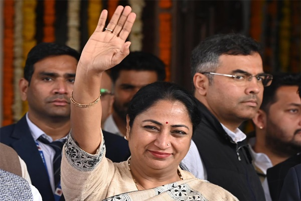 दिल्ली विधानसभा में मुख्यमंत्री रेखा गुप्ता ने सीएजी की रिपोर्ट पेश की