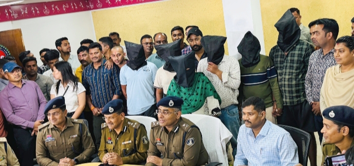 रायपुर के अनुपम नगर इलाके में बीते 11 फरवरी को हुई करीब 65 लाख रुपये की डकैती का पुलिस ने खुलासा किया