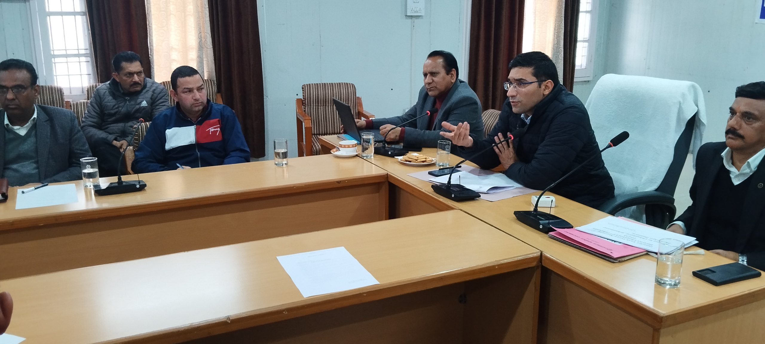उपायुक्त मुकेश रेपसवाल की अध्यक्षता में  स्वास्थ्य विभाग के सौजन्य से जिला टास्क फोर्स की बैठक आयोजित हुई