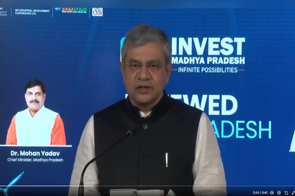 ریلویز کے مرکزی وزیر اشونی ویشنو نے مالی سال 2025-26 میں 100 فیصد برق کاری مکمل کئے جانے کے ساتھ بھارتی ریلویز کے کاربن کے صفر اخراج کے مقصد کو حاصل کرنے پر زور دیا ہے