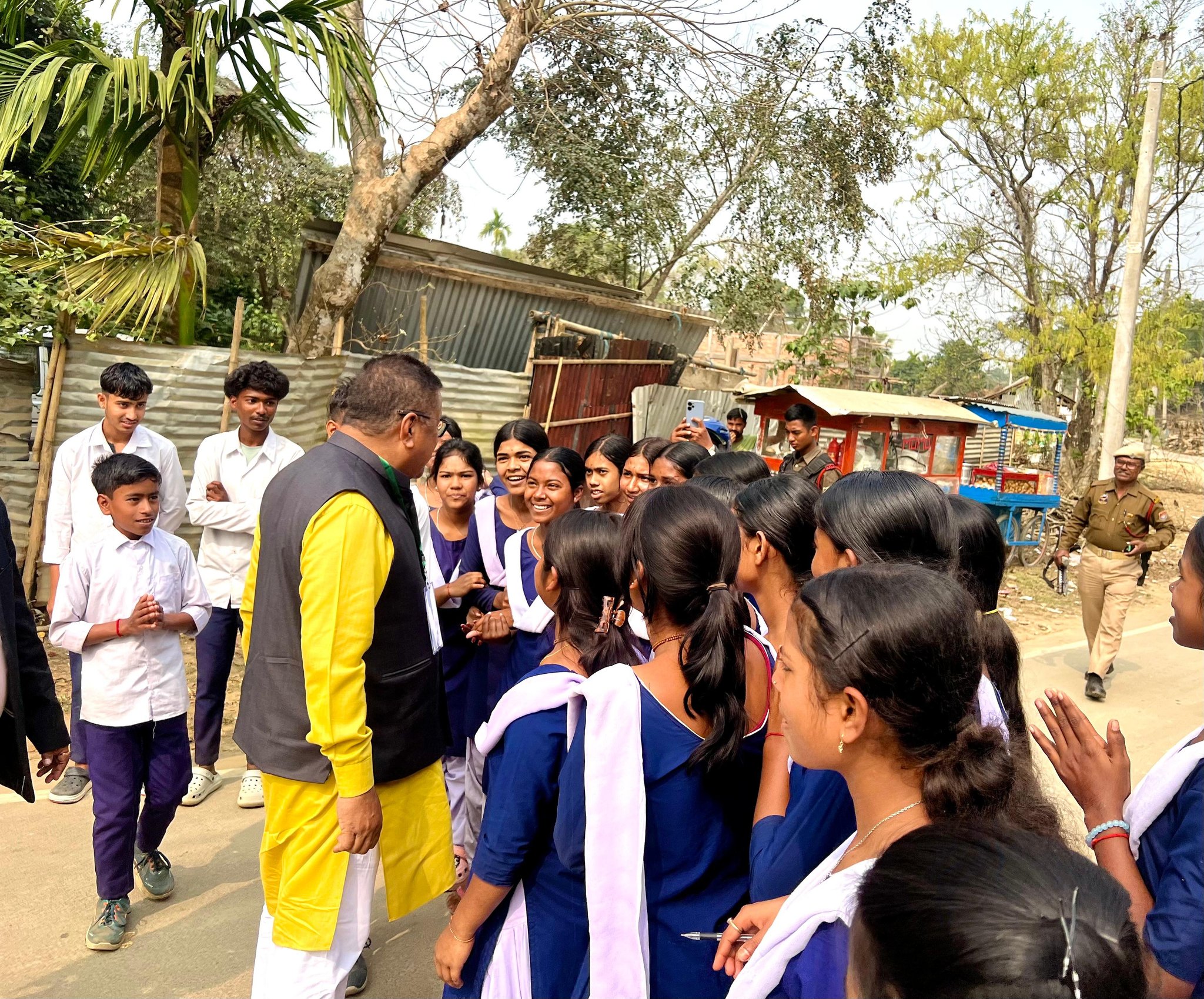 কাছাৰৰ কেইবাখনো বিদ্যালয়ৰ গুণোৎসৱৰ কাৰ্যসূচীত মন্ত্রী ডাঃ ৰণোজ পেগুৰ অংশগ্ৰহণ