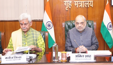 गृह मंत्री अमित शाह ने नई दिल्‍ली में जम्‍मू-कश्‍मीर में सुरक्षा-व्‍यवस्‍था पर समीक्षा-बैठक की
