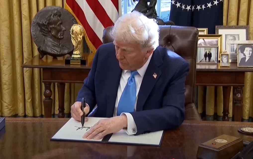 राष्ट्रपति डोनाल्ड ट्रम्प ने यूएनएचआरसी से अमरीका को अलग करने के लिए एक कार्यकारी-आदेश पर हस्ताक्षर किए