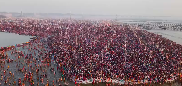 महाकुंभः माघ-पूर्णिमा के अवसर पर क़रीब 2 करोड़ श्रद्धालुओं ने संगम में पवित्र डुबकी लगाई