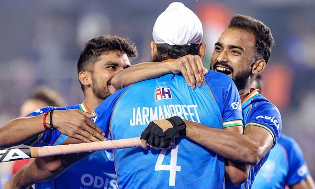भुवनेश्‍वर में एफ आई एच प्रो-हॉकी लीग प्रतियोगिता में भारतीय पुरुष टीम का मुकाबला स्‍पेन से जारी