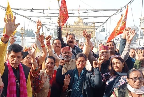 श्रीकटास राज मंदिर में शिवरात्रि मनाने के लिए 110 हिंदू तीर्थयात्रियों का समूह पाकिस्तान पहुंचा