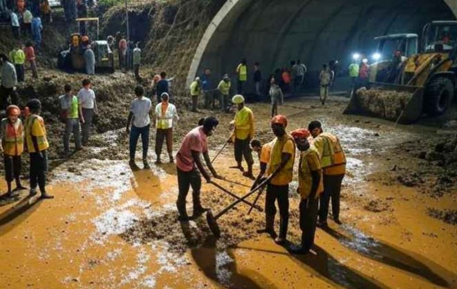 तेलंगानाः श्रीसैलम लैफ्ट बैंक केनाल सुरंग परियोजना के भीतर फंसे लोगों को बाहर निकलने में बाधा