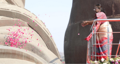 राष्ट्रपति द्रौपदी मुर्मु ने ‘स्टैच्यू ऑफ यूनिटी’ पर सरदार वल्लभ भाई पटेल को पुष्पांजलि अर्पित की