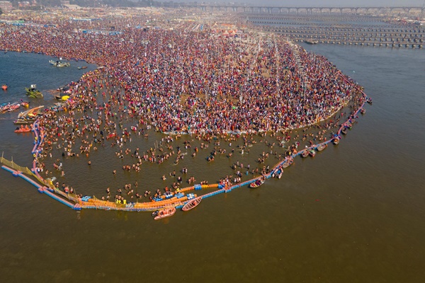 Over 40 crore devotees take holy dip at Mahakumbh