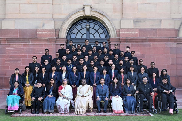 President Murmu urges govt departments to embrace digitization for transparent governance