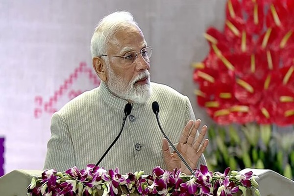 ভাৰতৰ সাংস্কৃতিক বিচিত্ৰতা দেশখনৰ বিভিন্ন প্ৰান্তৰ বস্ত্ৰত প্ৰতিফলিত হয়ঃ প্রধানমন্ত্ৰী নৰেন্দ্ৰ মোদী