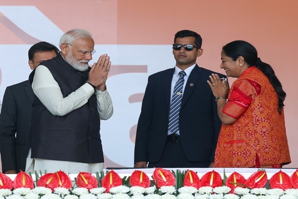 PM Modi Congratulates Rekha Gupta on Taking Oath as Delhi CM