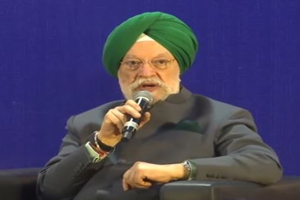 پیٹرولیم اور قدرتی گیس محکمے کے مرکزی وزیر ہردیپ سنگھ پوری نے کہا ہے کہ بھارت Ethanol آمیزش کے اپنے نشانے میں 20 فیصد سے زیادہ کا اضافہ کرنے پر غور کر رہا ہے۔