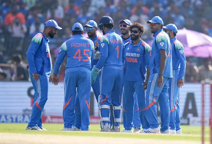 भारत और इंग्लैंड के बीच तीन एक दिवसीय अंतरराष्‍ट्रीय क्रिकेट मैचों की श्रृंखला का अंतिम मुकाबला आज