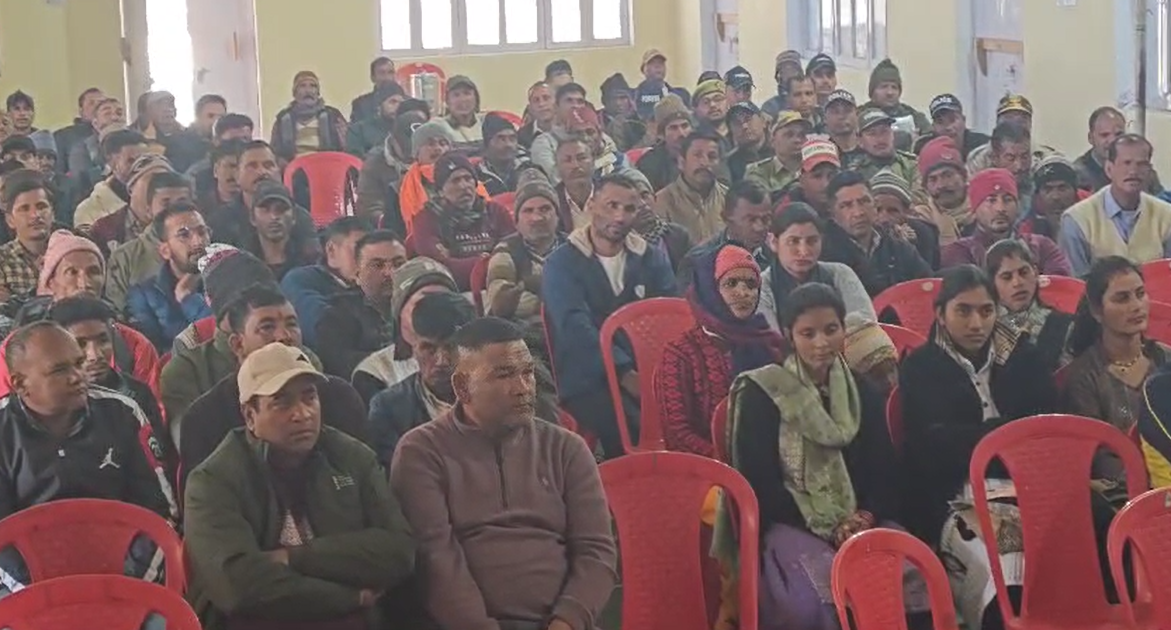 चम्पावत में आयोजित कार्यशाला में जंगलों को आग से बचाने की दी गई जानकारी