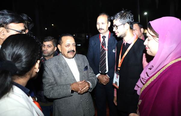 डॉ. जितेन्द्र सिंह ने नई दिल्ली में कश्मीर के दूरदराज के इलाकों के युवाओं के साथ अनौपचारिक बातचीत की
