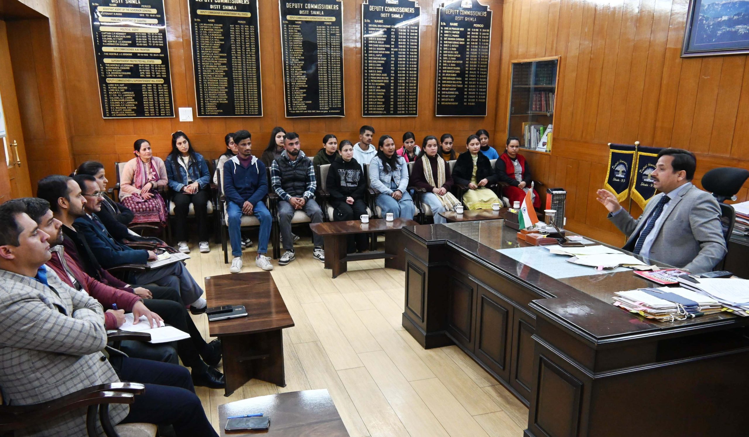 उपायुक्त ने प्रशिक्षण और दक्षता कार्यक्रम के तहत प्रशिक्षण प्राप्त कर रहे प्रशिक्षणार्थियों से भेंट की