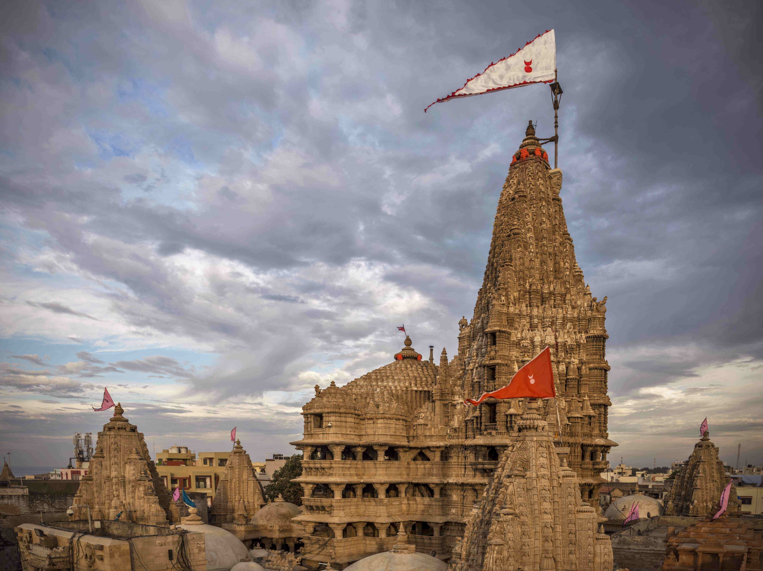 ધુળેટીના પર્વ નિમિત્તે પ્રસિધ્ધ યાત્રાધામ દ્વારકામાં દેશ-વિદેશમાંથી પધારી રહ્યાં છે હજારો કૃષ્ણ ભક્તો