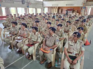 વલસાડમાં 263 પોલીસકર્મીઓને ડિજિટલ ફોરેન્સિક અને સાઇબર તપાસની તાલીમ અપાઇ.