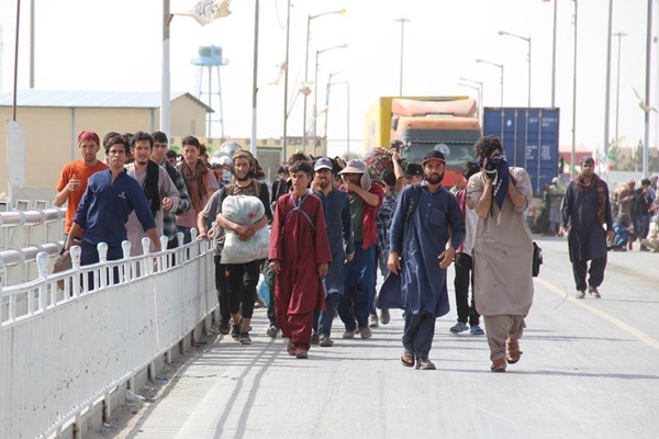 Human Rights Groups Urge Pakistan to Halt Forced Deportation of Afghan Migrants