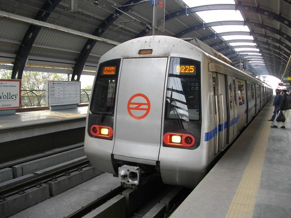 होली के दिन शुक्रवार को एयरपोर्ट एक्सप्रेस लाइन सहित दिल्ली मेट्रो की सभी लाइनों पर दोपहर ढाई बजे तक मेट्रो सेवाएं उपलब्ध नहीं होंगी