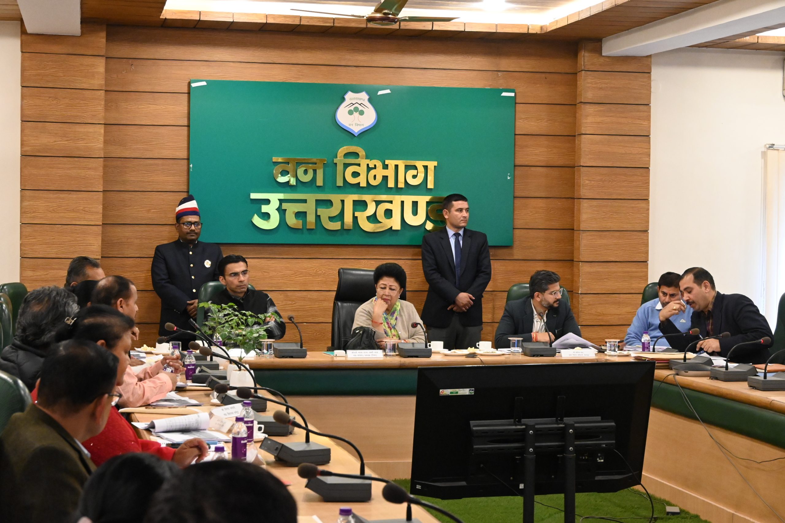 जनहित की योजनाओं को गुणवत्ता के साथ लागू करें अधिकारी: सांसद