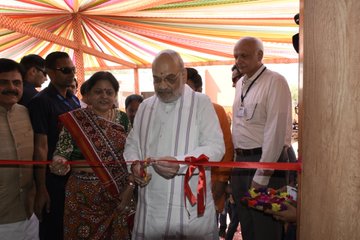 કેન્દ્રીય ગૃહ મંત્રી અમિત શાહે મહેસાણા જિલ્લાના પીલવાઈ ખાતે નવનિર્મિત વિદ્યાભવન અને સાંસ્કૃતિક ભવનનું લોકાર્પણ કર્યું