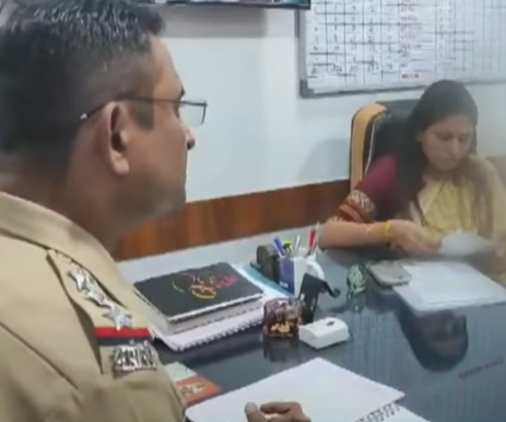 केंद्रीय राज्य मंत्री रक्षा खडसे यांच्या कन्येची छेड काढल्याप्रकरणी गुन्हा दाखल