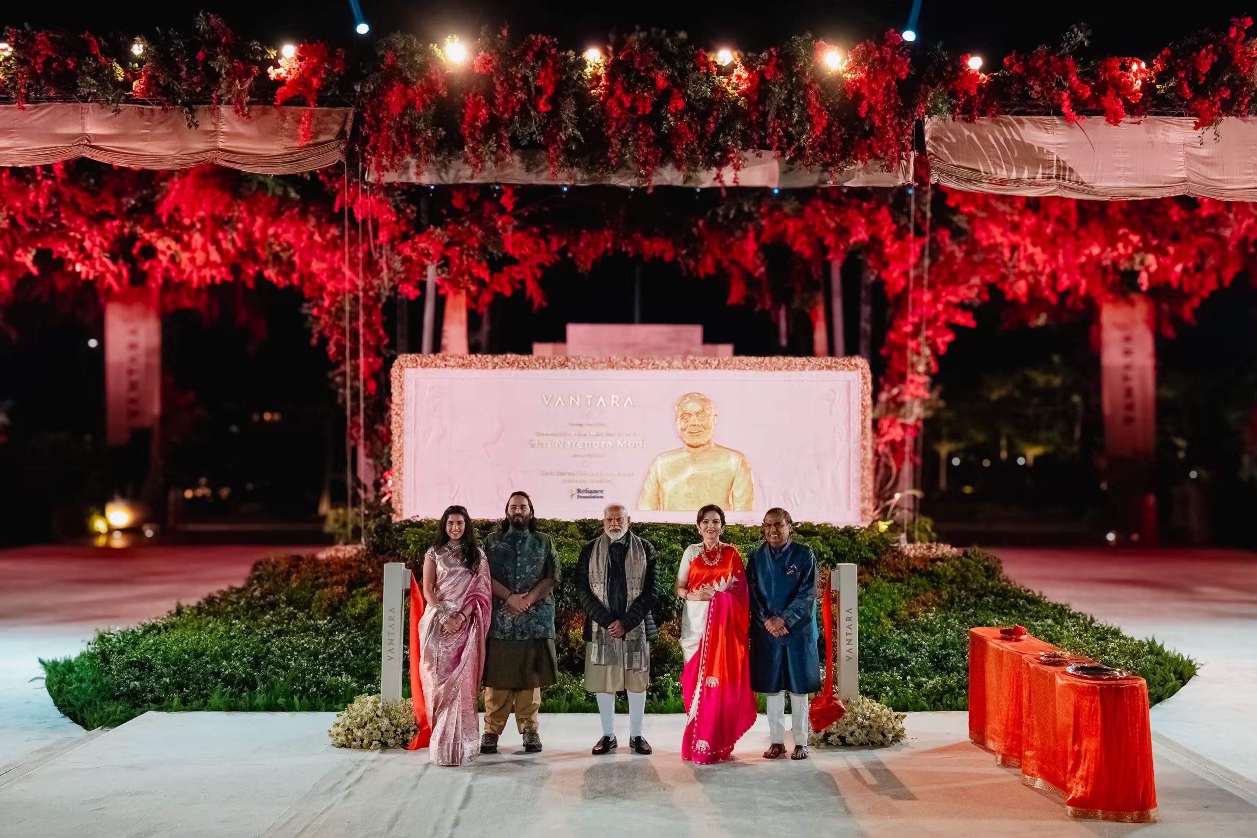 प्रधानमंत्री नरेन्‍द्र मोदी ने गुजरात के जामनगर में वंतारा का उद्घाटन किया