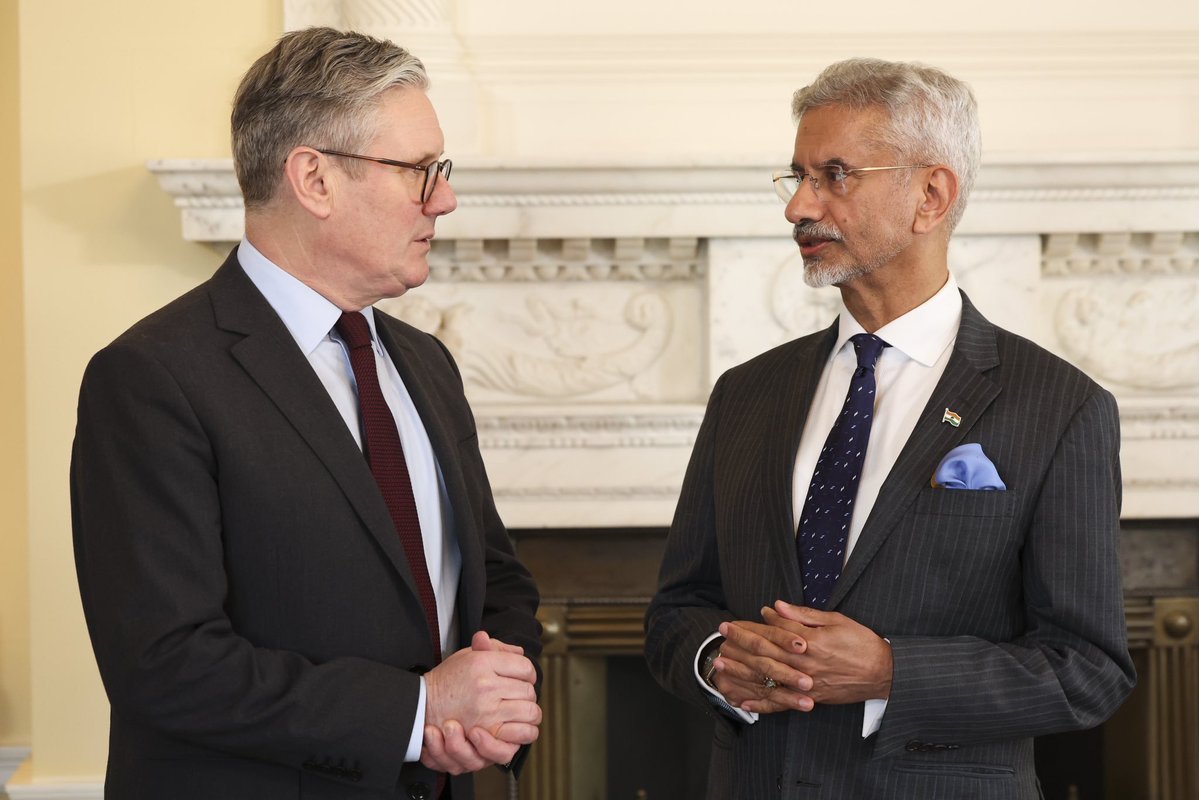 লণ্ডনৰ 10 Downing Street ত ব্ৰিটেইনৰ প্রধানমন্ত্ৰী কেইৰ ষ্টাৰমাৰক সাক্ষাৎ ড° এছ জয়শংকৰৰ