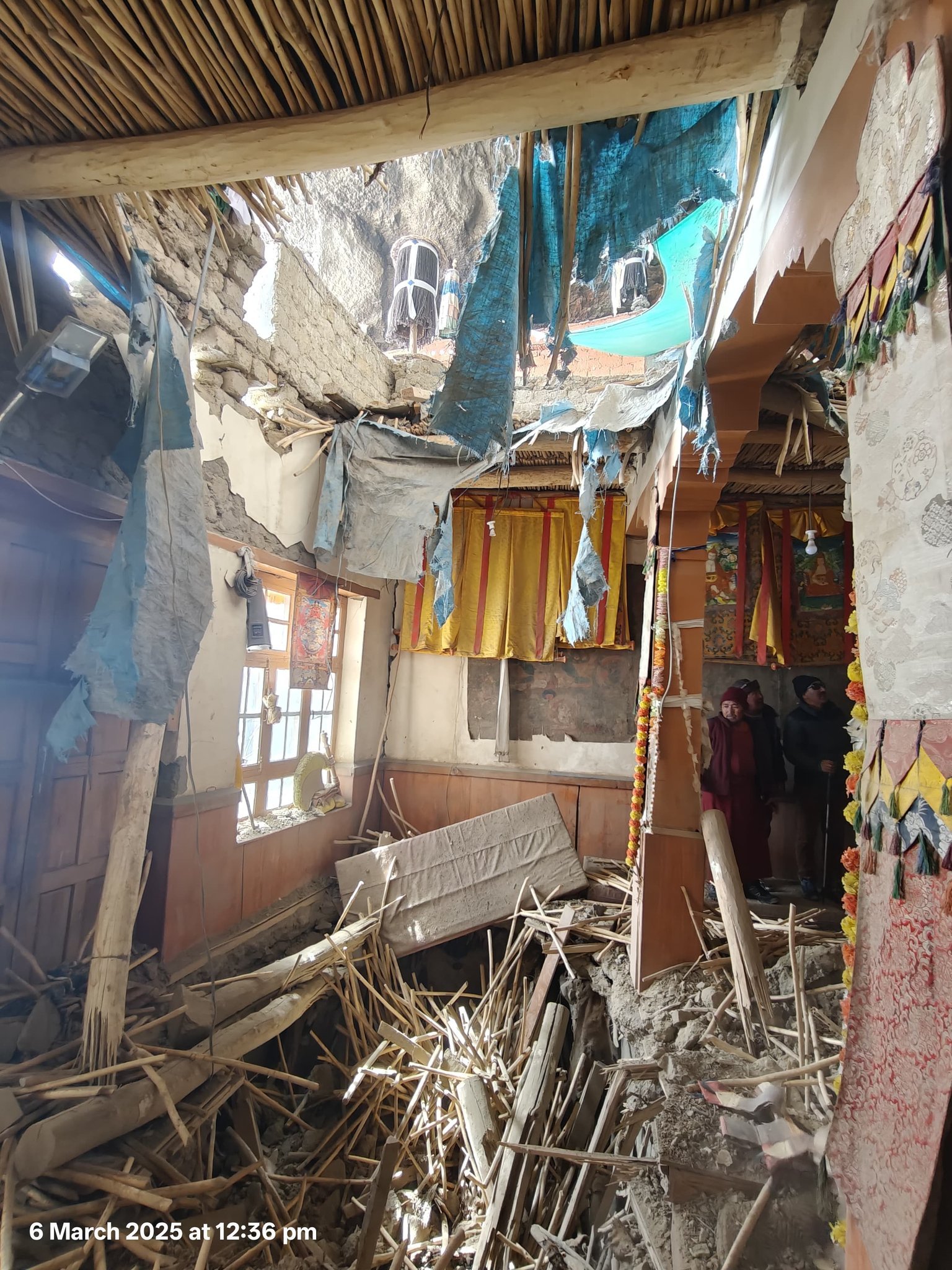 लद्दाखः जंस्कार में ऐतिहासिक फुक्‍ताल मठ पर चट्टान गिरने से प्रार्थना-कक्ष और भंडार-गृह को नुकसान