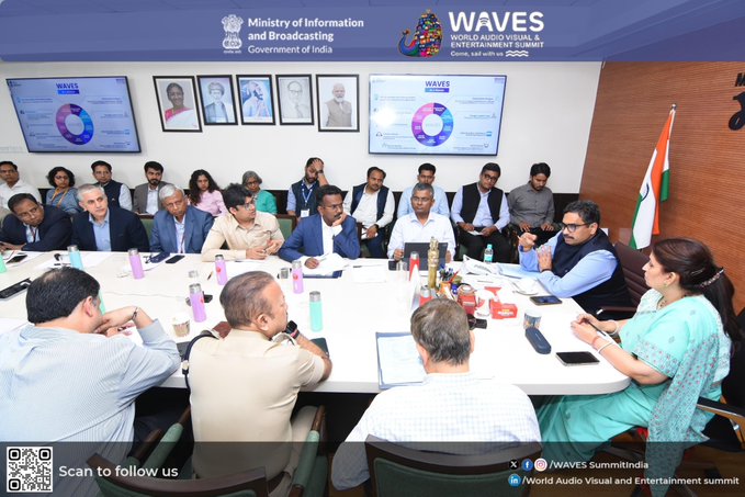 वेव्स की तैयारियों की निगरानी के लिए केंद्रीय सूचना और प्रसारण मंत्रालय के सचिव संजय जाजू ने मुंबई में बैठक की