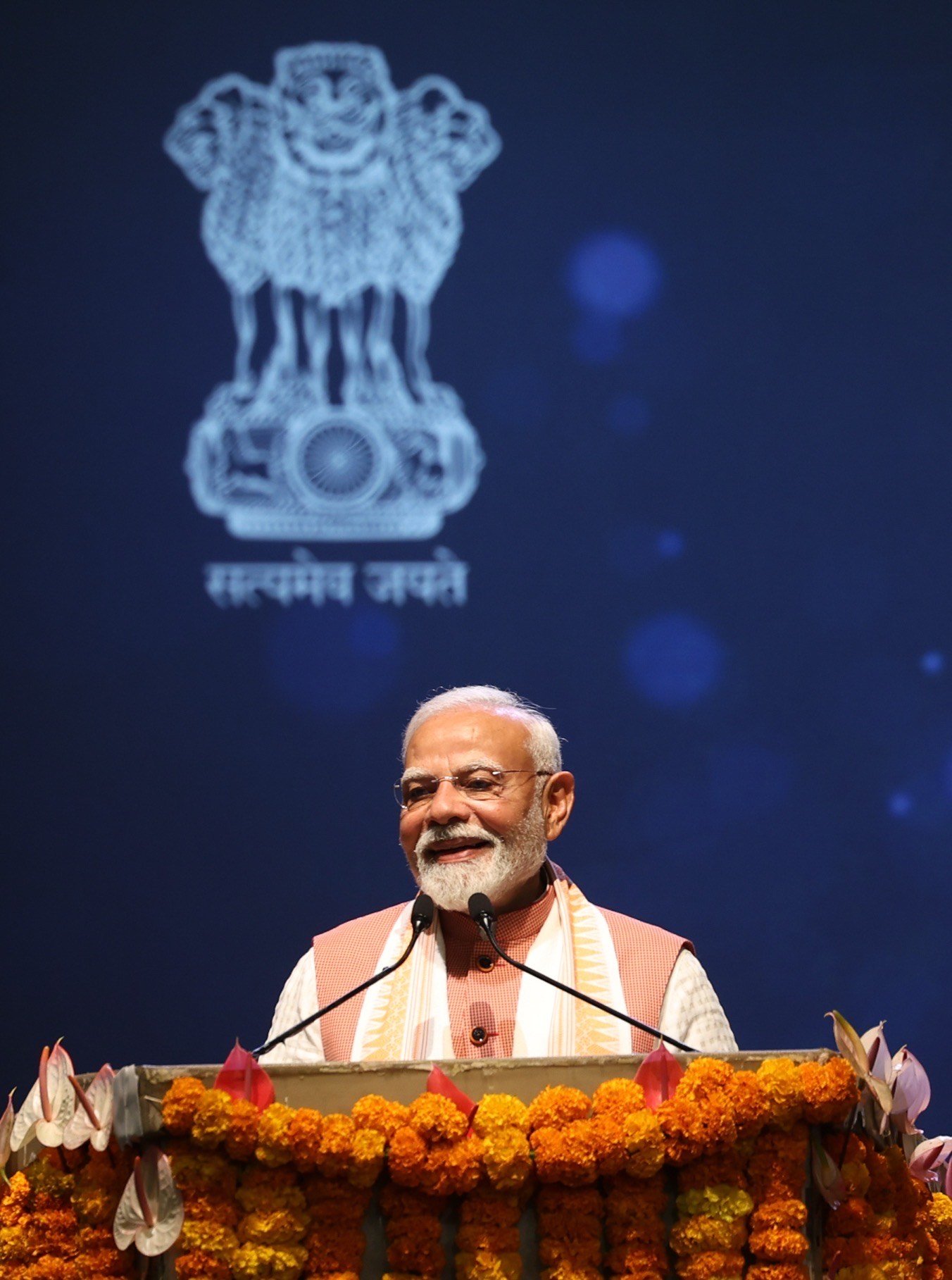 मॉरीशस में भारतीय प्रवासियों को संबोधित करते हुए प्रधानमंत्री ने कहा कि यह सिर्फ एक साझेदार देश ही नहीं बल्कि हमारे लिए एक परिवार भी है