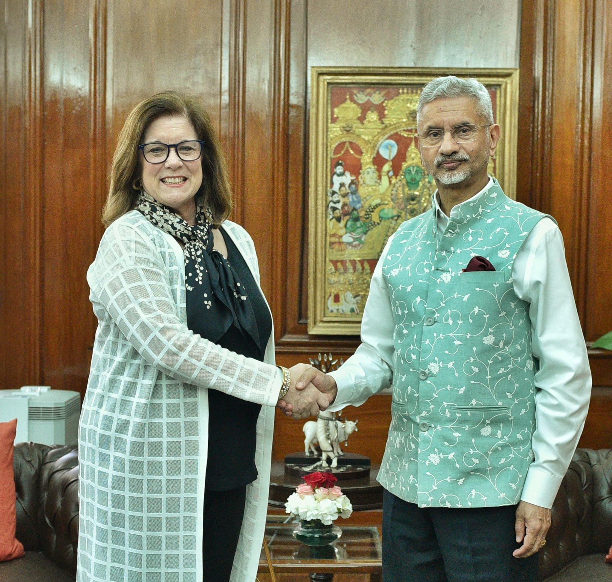 विदेश मंत्री डॉ. एस जयशंकर ने अमरीकी वाणिज्य मंडल और मुख्‍य कार्यकारी अधिकारी सुज़ैन क्‍लार्क के साथ बैठक की