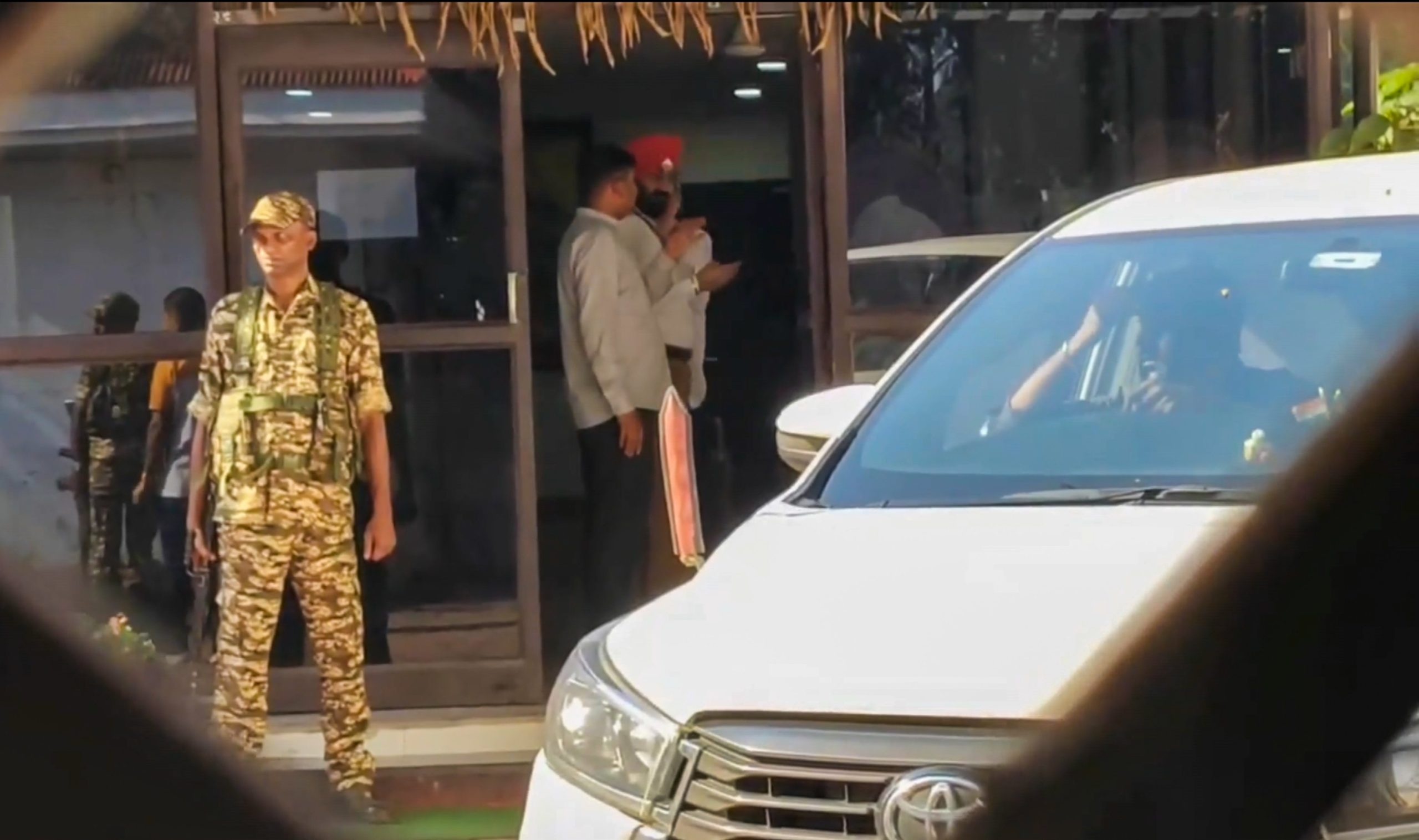 কেন্দ্রীয় তদন্ত ব্যুরো- CBI ৬’হাজার কোটি টাকার ‘মহাদেব অ্যাপ’ কেলেঙ্গকারি মামলায় ছত্তিশগড়ের প্রাক্তন মুখ্যমন্ত্রী ভূপেশ বাঘেলের বাসভবনে আজ তল্লাশি চালায়।