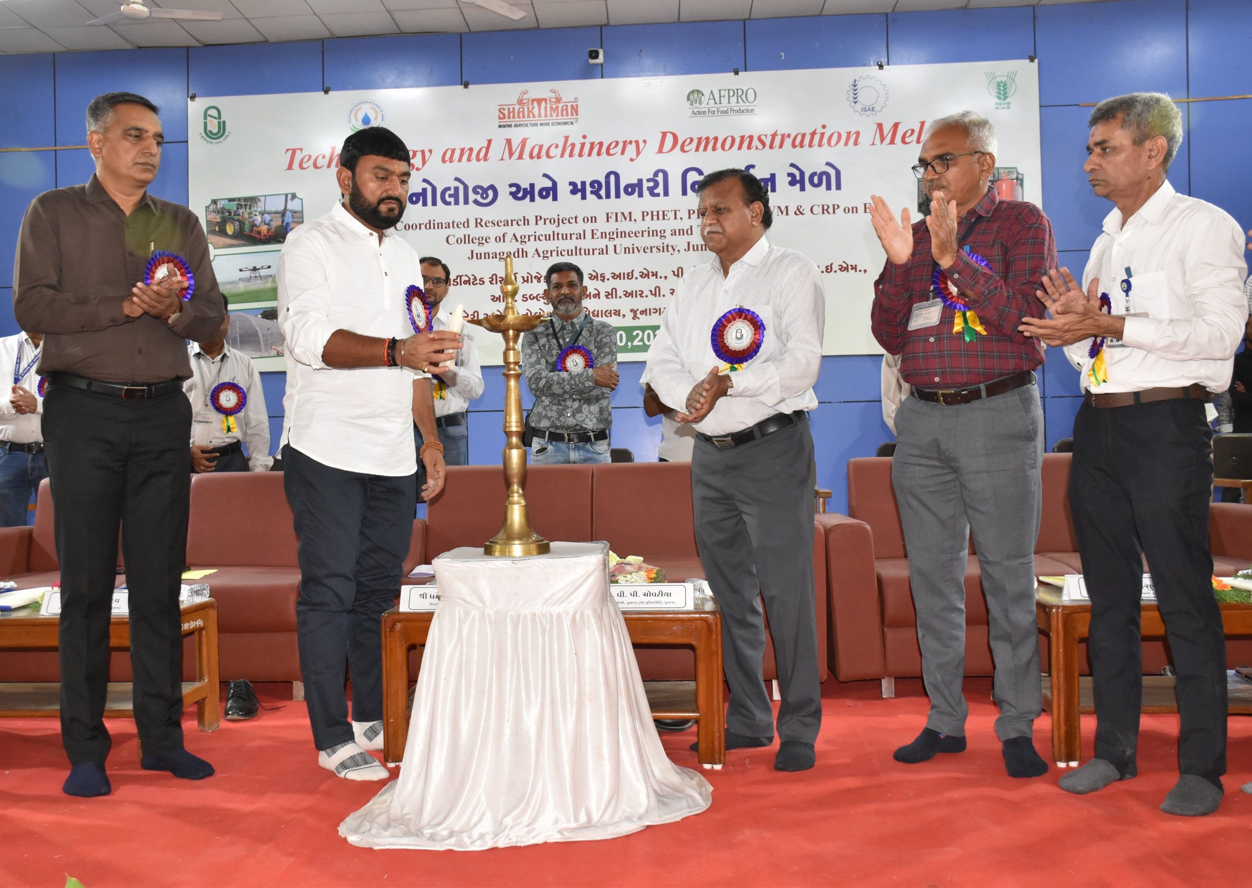 જૂનાગઢ કૃષિ યુનિવર્સિટી ખાતે ટેકનોલોજી અને મશીનરી નિદર્શનનું આયોજન કરાયું હતું.