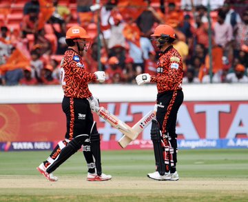 IPL کرکٹ میں آج وشاکھا پٹنم کے ڈاکٹر وائی ایس راج شیکھر ریڈی اسٹیڈیم میں ڈیلی کیپٹلس کا مقابلہ لکھنؤ سُپر جائنٹس سے ہوگا