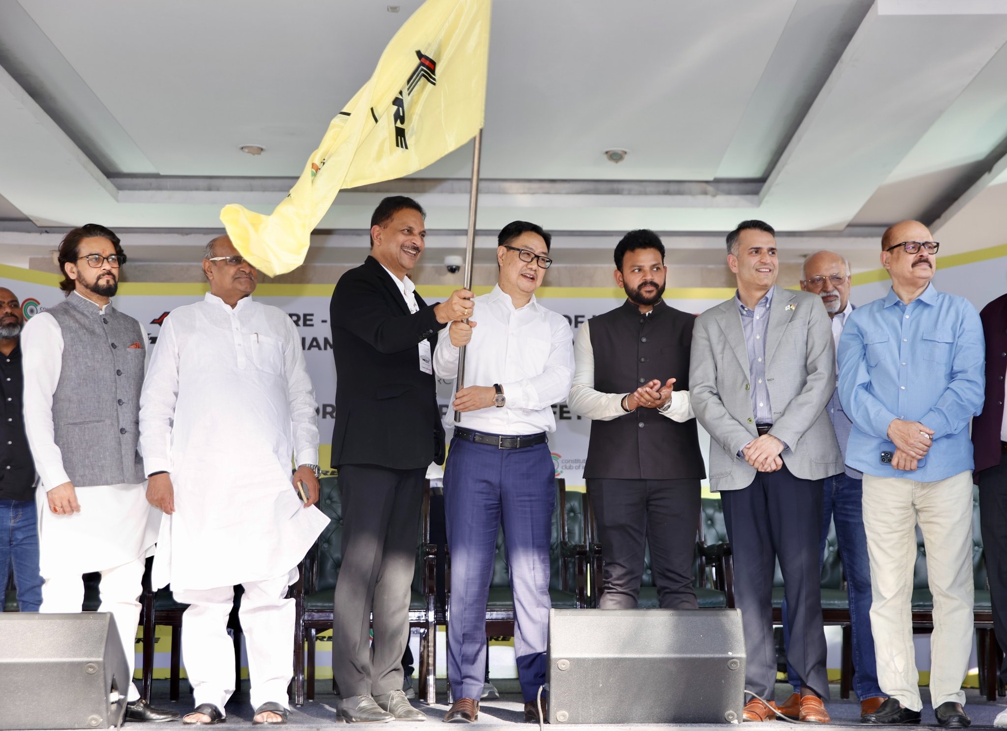 केंन्‍द्रीय मंत्री किरेन रिजिजू व केंन्‍द्रीय मंत्री  के० राम मोहन नायडु ने जे के टॉयर-सांसद कांस्टिटयूशन क्‍लब ऑफ इंडिया कार रैली को झंडी दिखाकर रवाना किया