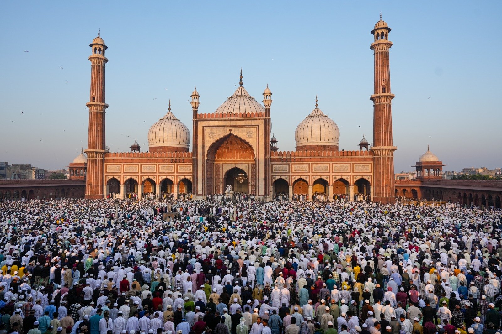 राष्ट्र की समृद्धि के लिए दुआओं के साथ देशभर में मनाया गया ईद-उल-फितर का त्यौहार