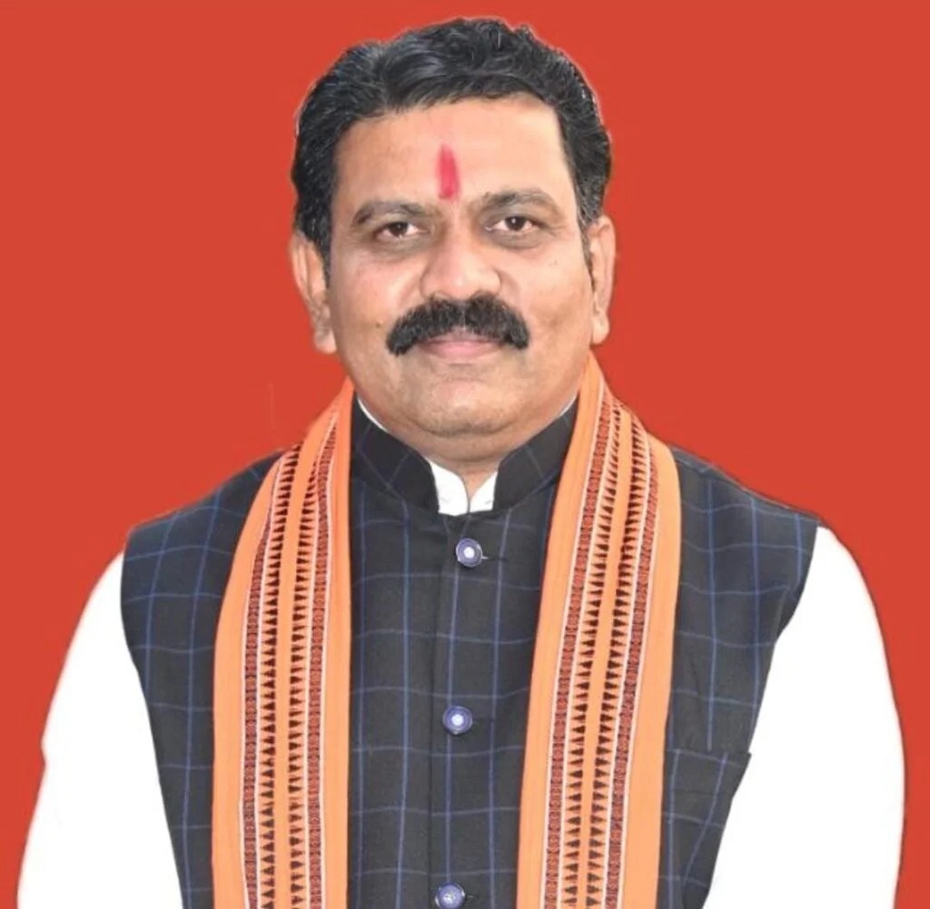 उपमुख्यमंत्री और गृह मंत्री विजय शर्मा ने बस्तर संभाग में इलवद पंचायत अभियान शुरू करने की घोषणा की