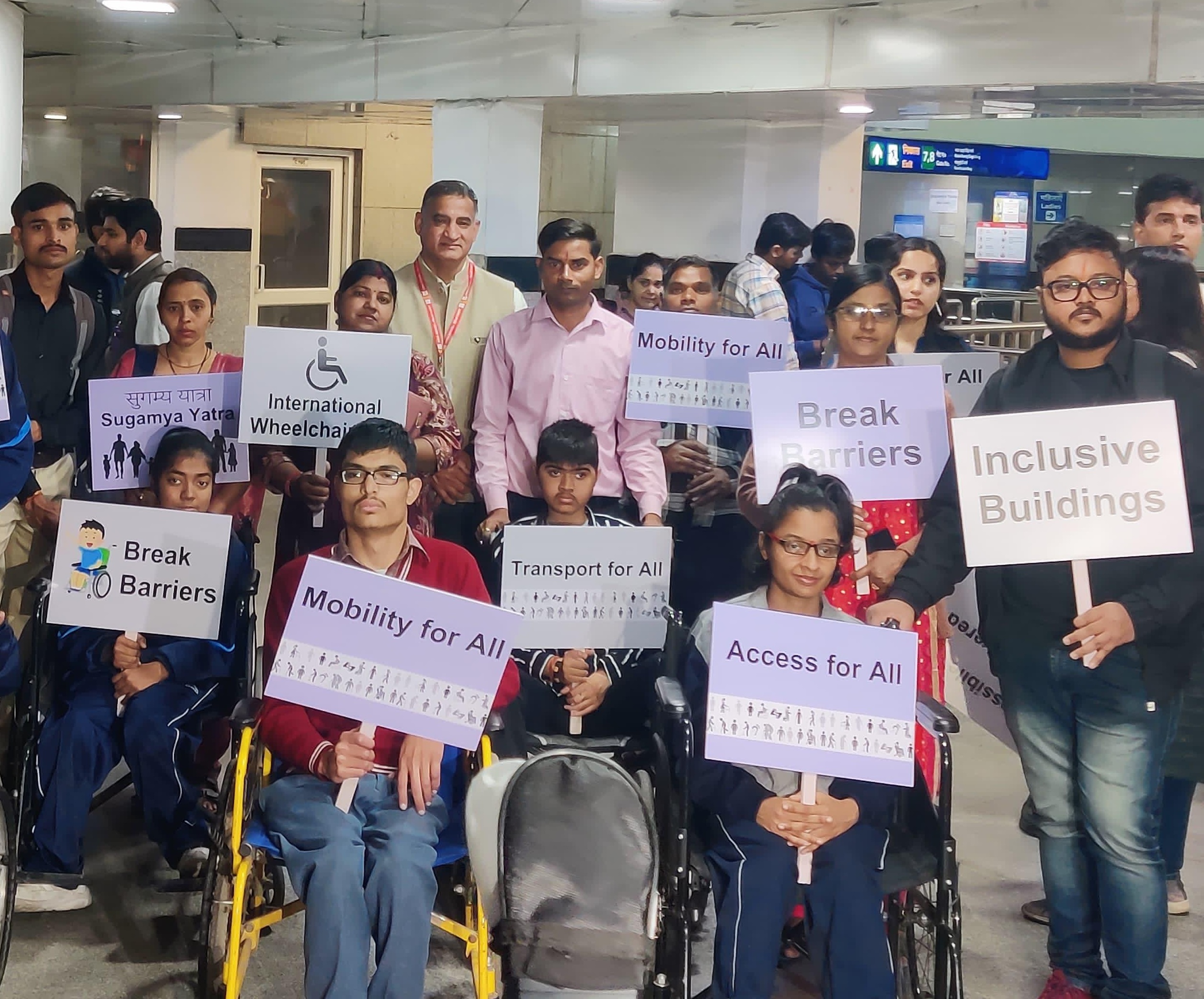 सामाजिक न्याय और अधिकारिता मंत्रालय में सचिव राजेश अग्रवाल ने अंतर्राष्ट्रीय व्हीलचेयर दिवस के अवसर पर सुगम्य यात्रा को हरी झंडी दिखाई