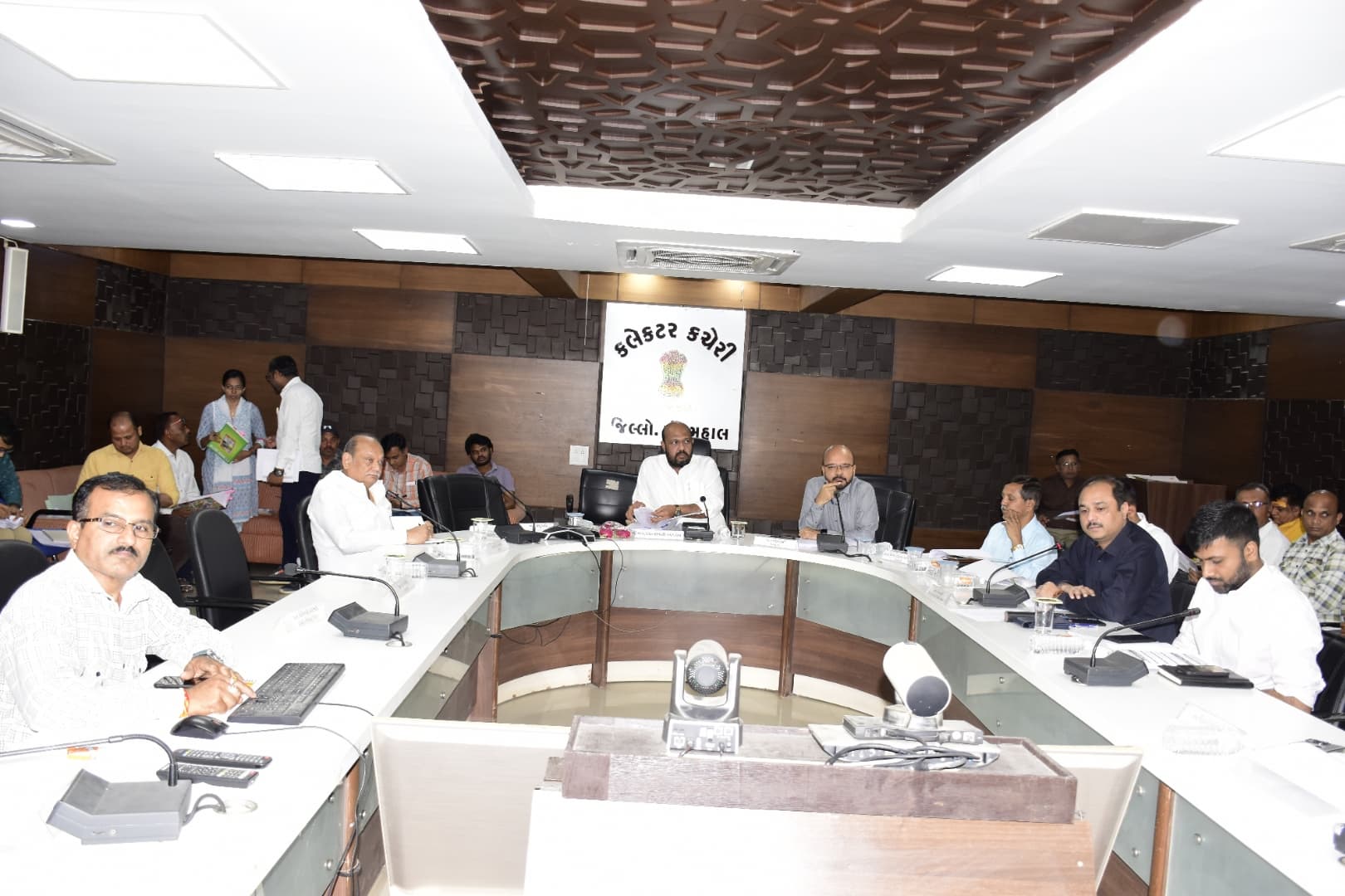 પંચમહાલ જિલ્લાના લોકસભા સાંસદ રાજપાલસિંહ જાદવની અધ્યક્ષતામાં  જિલ્લા વિકાસ સંકલન અને દેખરેખ નિયંત્રણ – દિશાની બેઠક યોજાઈ ગઈ.